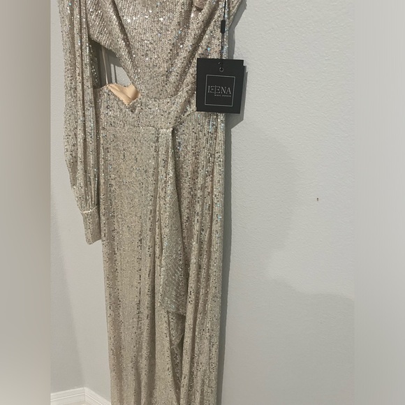 IEENA FOR MAC DUGGAL 26730
Silver Sequined One Shoulder Cut Out Gown Size 2 - Picture 5 of 9